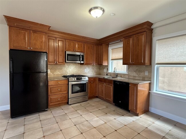 Building Photo - 5 Brandreth St Unit 2A