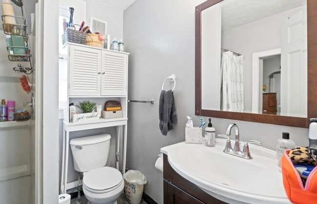 Photo - 4 Carroll Pl Apartments Unit 4b