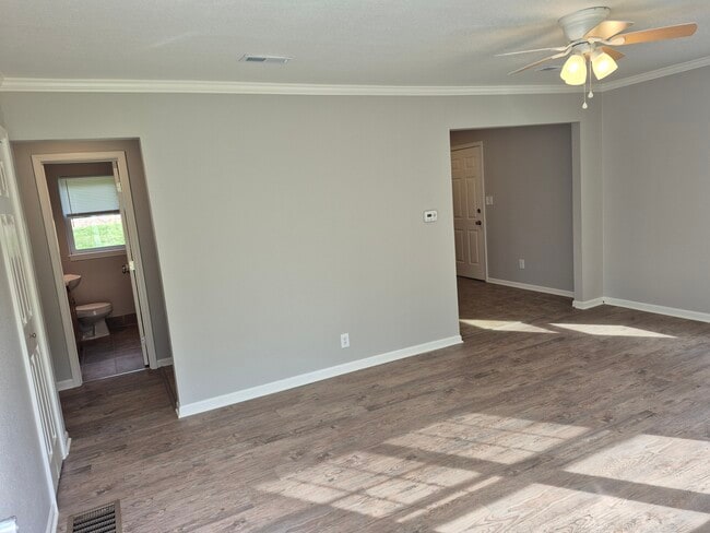 Photo - 402 W Murray St