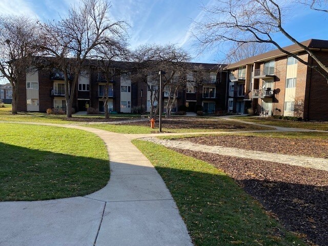 Photo - 5S066 Pebblewood Ln Condo Unit A3