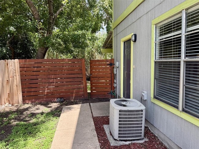 Photo - 1203 Southport Dr