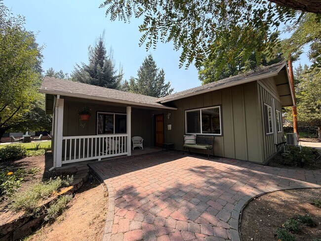 Photo - Hidden Gem in Midtown Bend – Utilities Included!