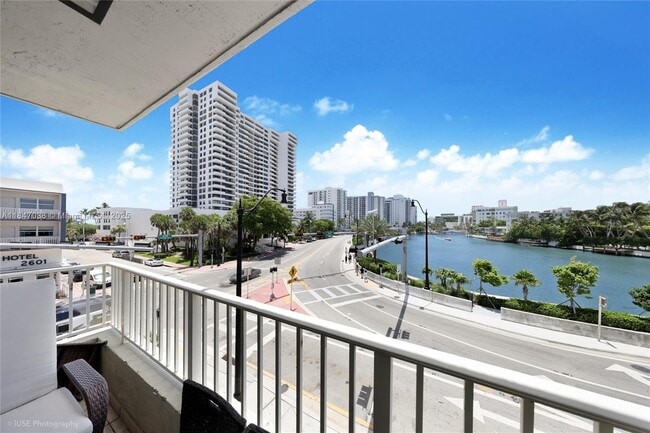 Building Photo - 2600 Collins Ave Unit 307