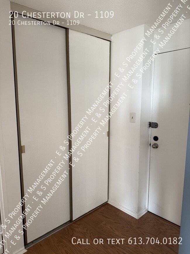 Photo - 20 Chesterton Dr