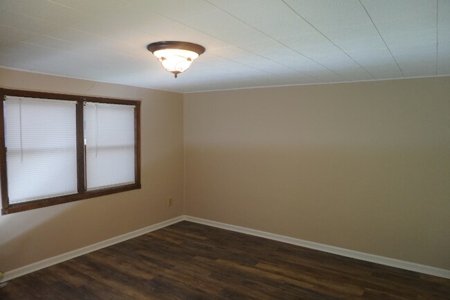 Photo - 7956 Eastdale Rd