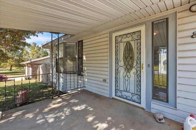 Photo - 8929 NE 52nd St