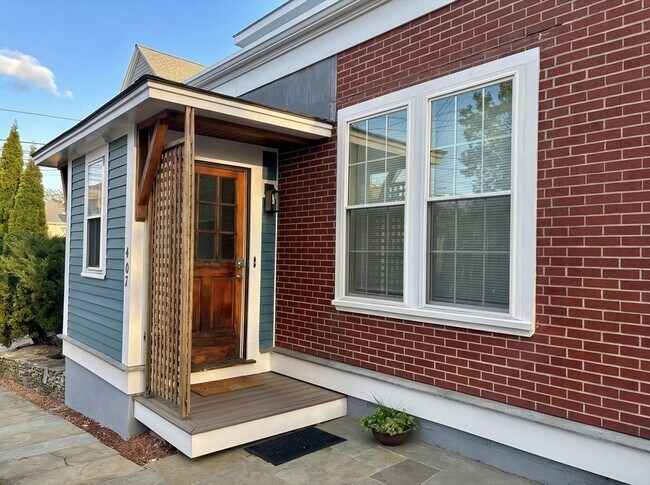 Building Photo - 407 Main St Unit A