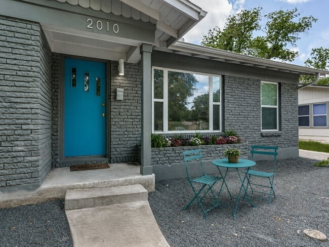 Photo - CONTEMPORARY HOME IN ALAMO HEIGHTS