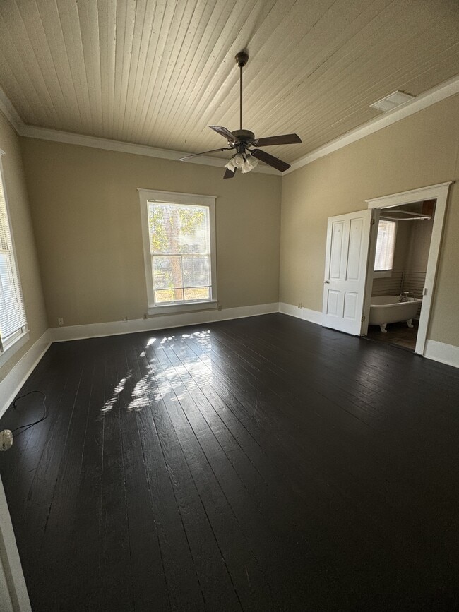 Photo - 302 N Burleson St