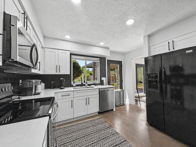 Photo - 9608 Merion Cir NE