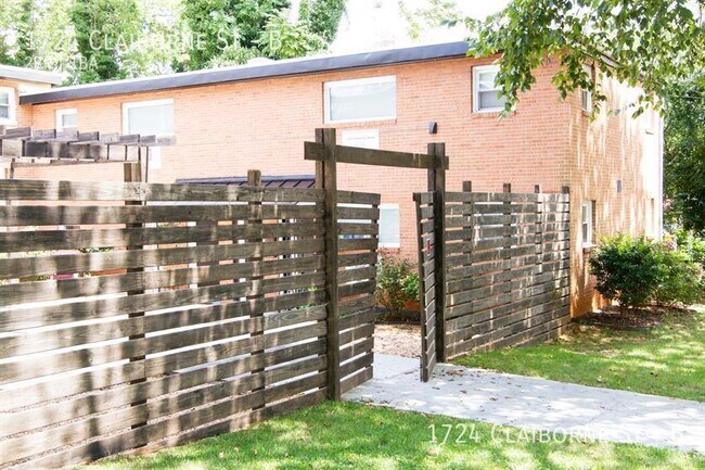 Photo - 1724 Claiborne St Unidad B