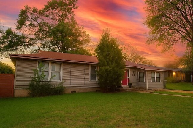 Building Photo - 1707 Palo Duro Rd