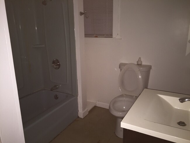 Photo - 12 Wall St Unit Apt 3