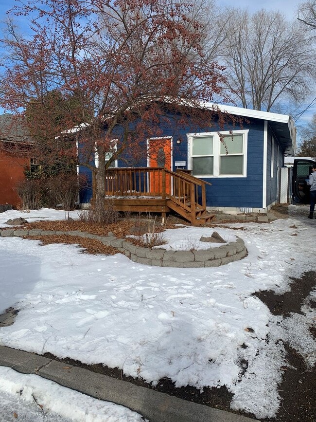 Building Photo - 2 Bedroom 1 Bath Home