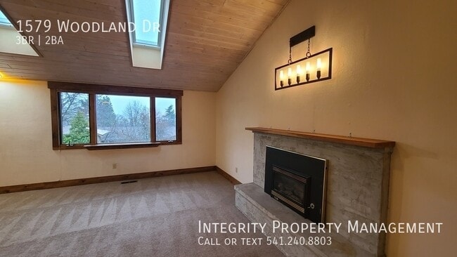 Photo - 1579 Woodland Dr