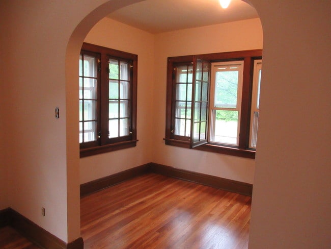 Sun Room - 1520 Front St Unit 2