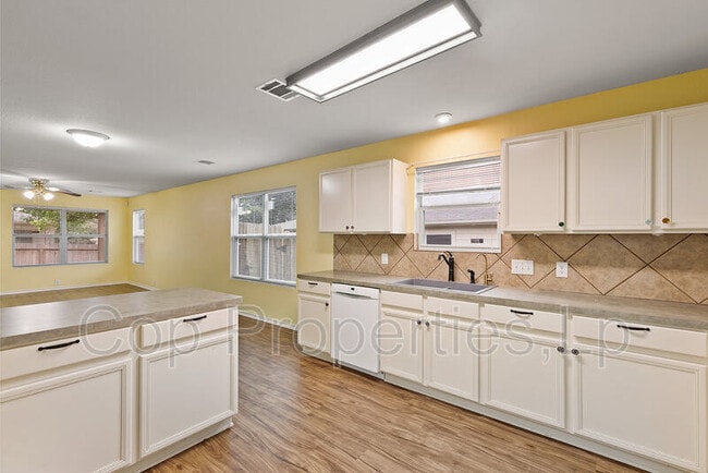 Photo - 5132 Columbia Dr