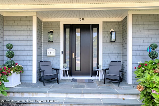 Photo - 2211 3rd Ave