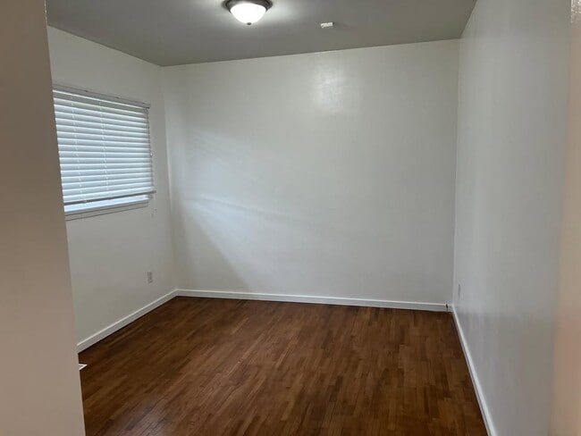 Photo - 15950 Fraser Hwy