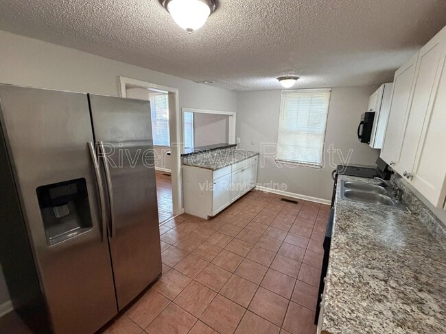 Photo - 736 Echles St