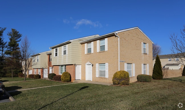 Colonial Manor Townhomes