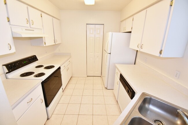 Photo - * RENT SPECIAL $200 OFF RENT NEW PRICE $21...