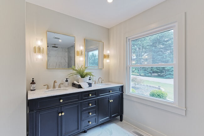 Photo - 607 Riverwood Pl