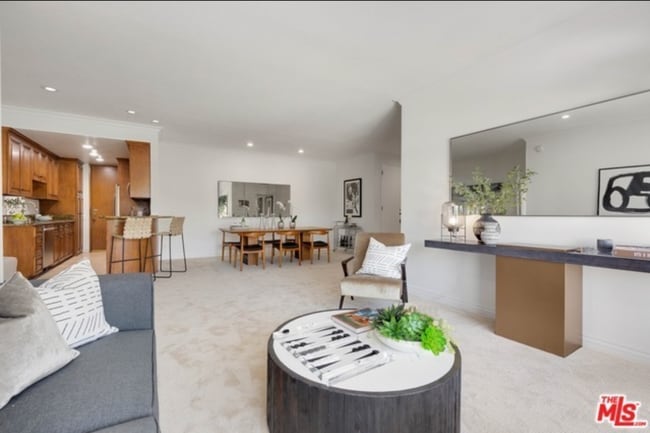 Photo - 612 S Barrington Ave Unidad 416