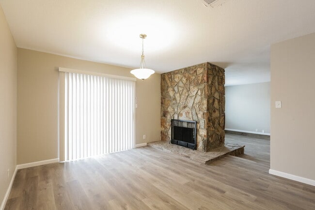 Photo - 8116 Eginton Ave