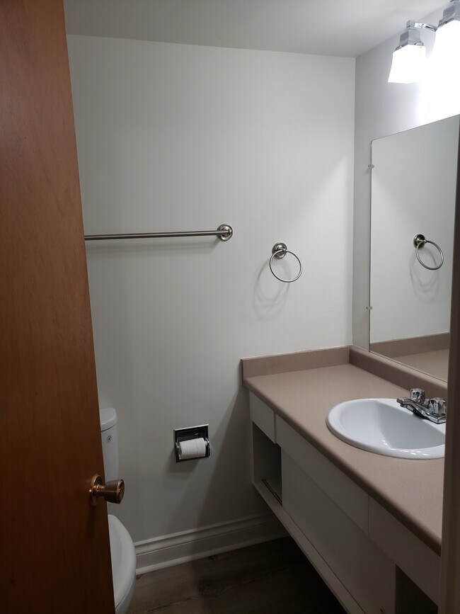 Photo - 908 Cook St Unit 204