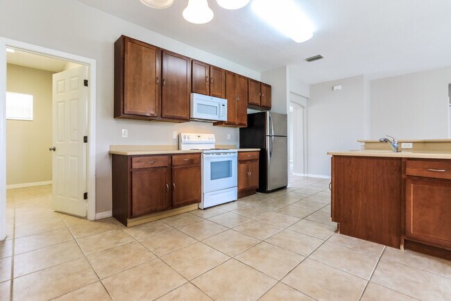 Photo - 15385 Lakeland Cir