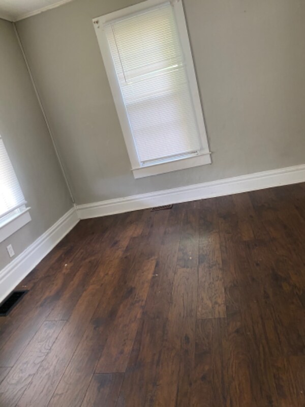 Photo - 447 S State Line Rd