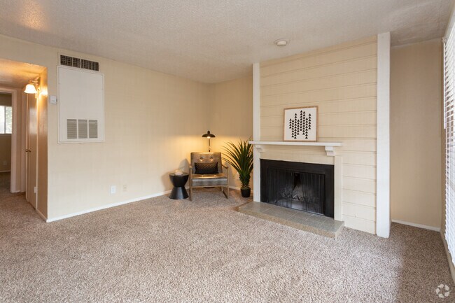 1BR 1BA - 692 SF