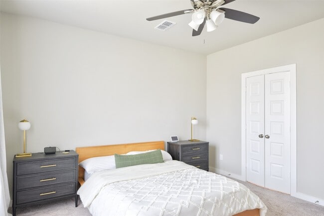 Building Photo - 7215 Clearwater Cv Dr