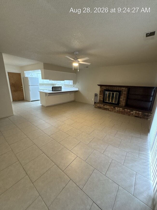 1009 W Laura Ave