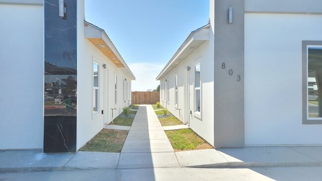 Photo - 803 W Smith Dr Unit 1