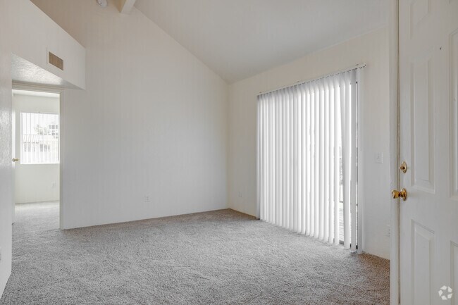 2BR, 2BA - 675SF