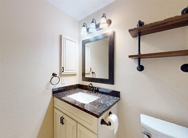 Building Photo - 6014 Knollwood Tr