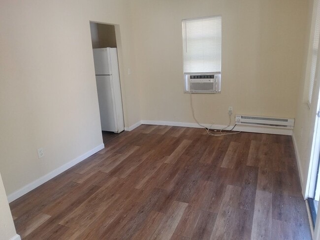 Photo - MOVE In now - Cottage in St. Pete for Rent