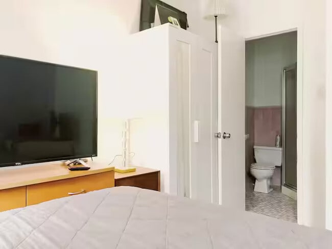 Photo - Furnished room/NOT APARTMENT Unit 2FL