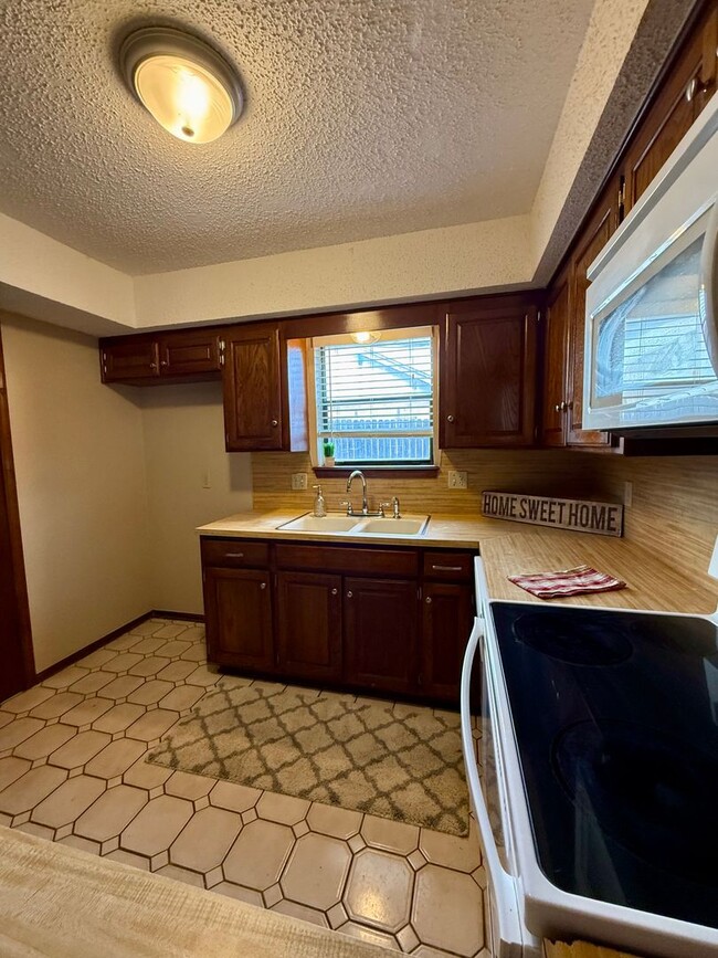 Photo - 1368 Cedarbrook Ln