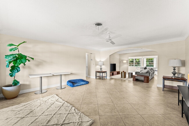 Photo - 1270 SW 8th St