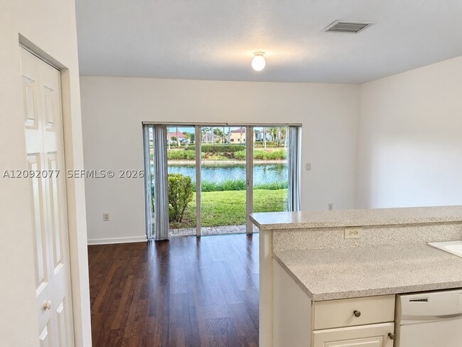 1555 NE 33rd Rd Unit 104-2