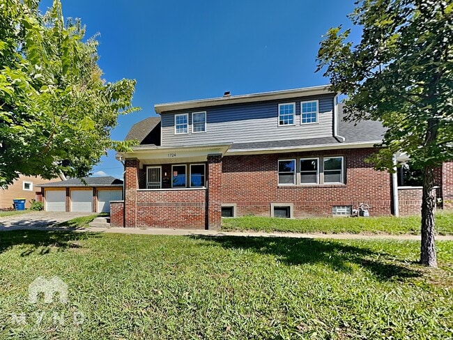 Building Photo - 1724 Woodlawn Ave Rental