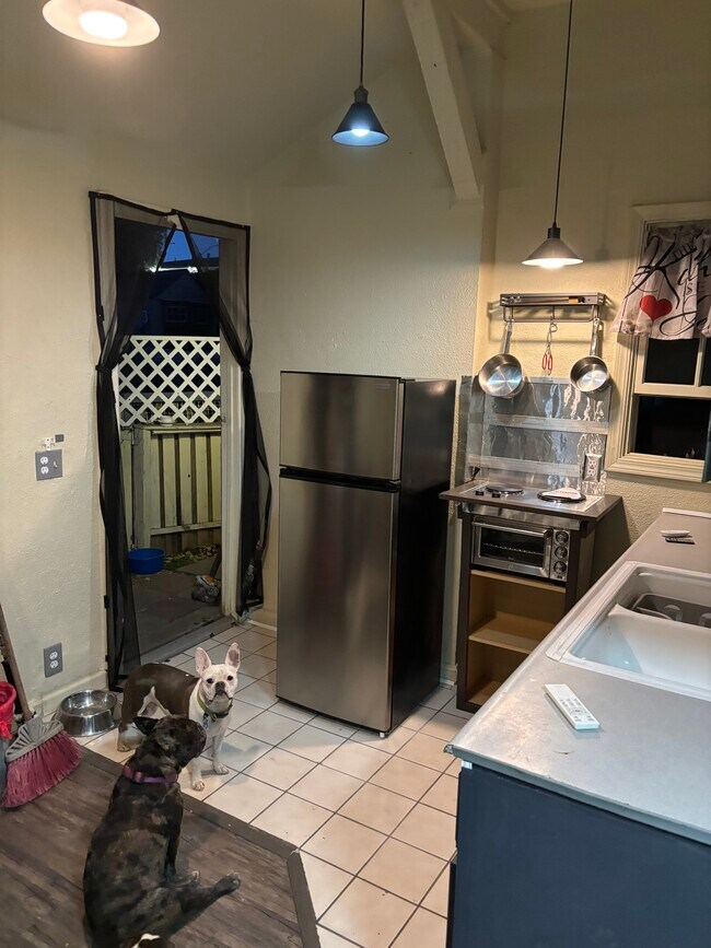 115 Virginia Ave Unit small studio back house