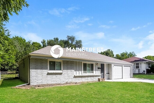 Photo - 3 Bedroom Pet-Friendly Home in Overland Park, KS with Main Street Renewal