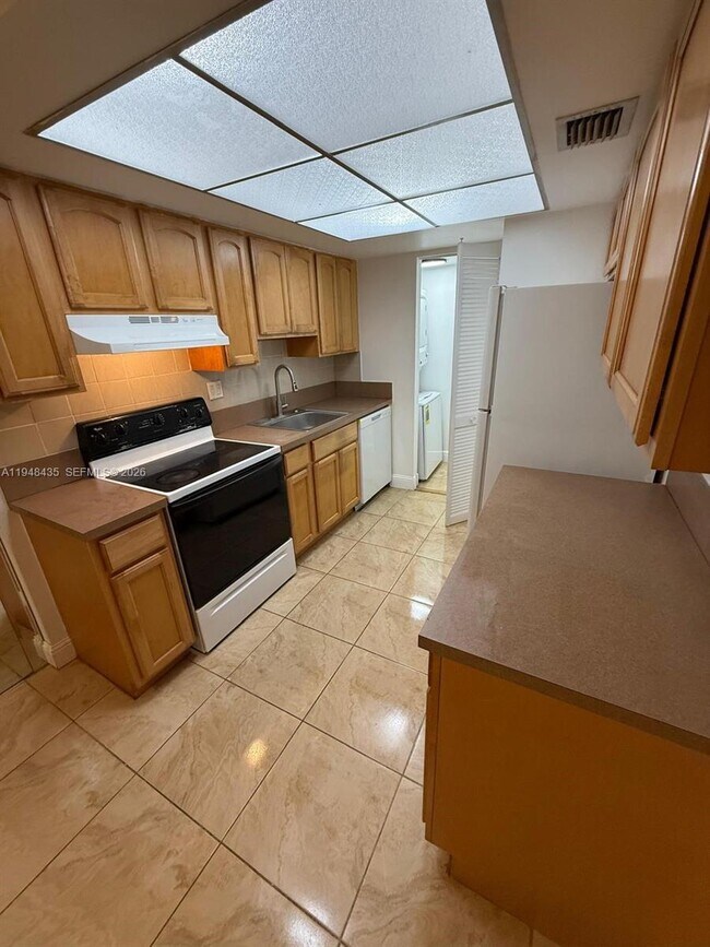 Building Photo - 5811 NW 21st St Unit 20-B