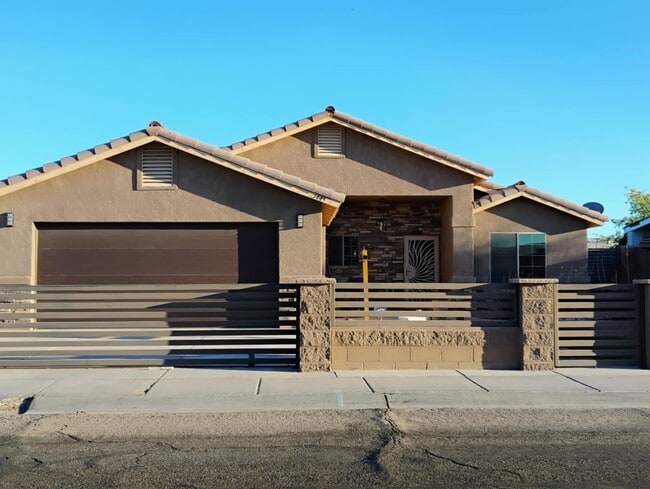 Building Photo - 1445 E San Luis Ln Rental