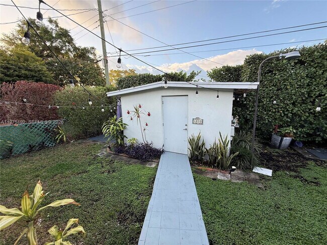 Photo - 4850 SW 4th St