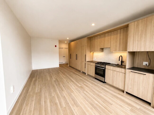 Photo - 1357 W Fulton St